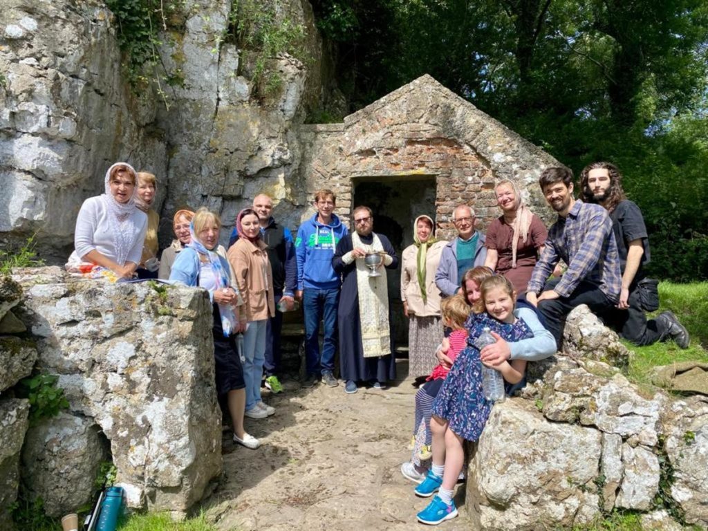 В Великобритании состоялось православное паломничество на источник преподобного Сейриола в Уэльсе