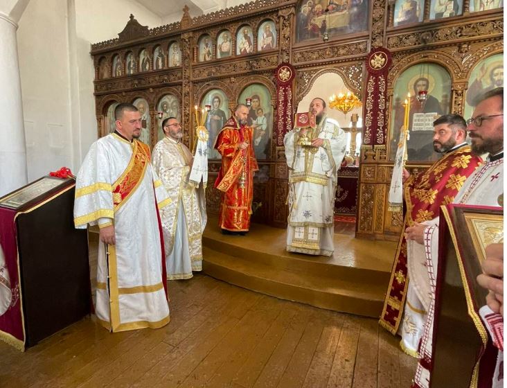 Архиерейски богослужения в Искрецкия манастир и в гр. Годеч за празника Произхождение на светия Кръст