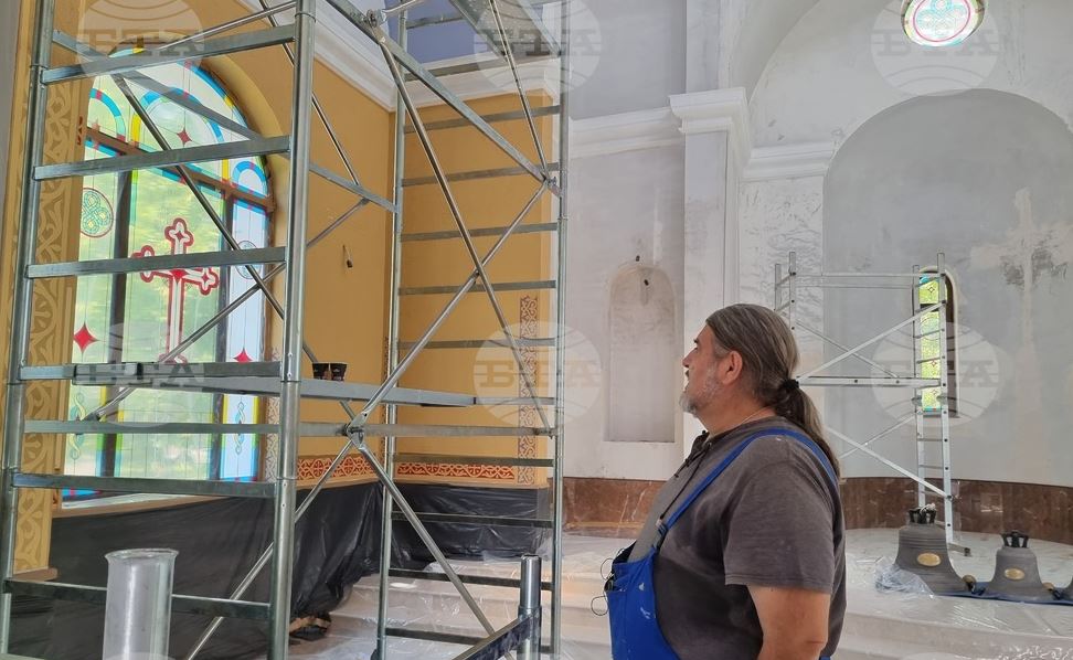 Изографисва се новият православен храм “Св. Цар Борис – Михаил Покръстител“ в Разград