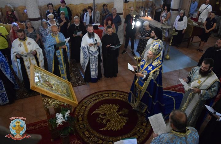 Молебният канон към Пресвета Богородица с особена тържественост беше отслужен в гр. Дупница