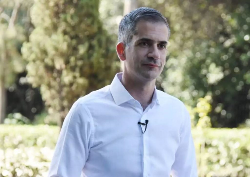 Στη Χειμάρρα αύριο για τον Φρέντι Μπελέρη ο Κώστας Μπακογιάννης