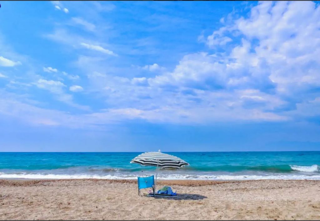 Καιρός: Νέος καύσωνας και μπουρίνια – Ο καιρός την Παρασκευή