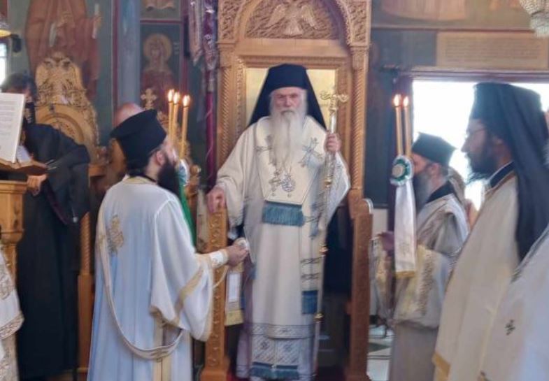 Σαρωνίδα: Ο Μητροπολίτης Μεσογαίας στην Κοίμηση της Θεοτόκου μετά τη δοκιμασία της φωτιάς