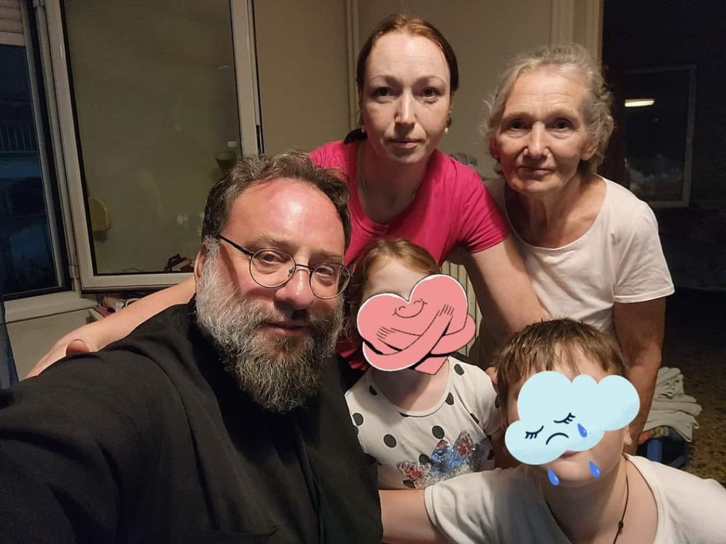 Αγία Μαρίνα Ηλιούπολης: Επιστροφή για τους τελευταίους Ουκρανούς πρόσφυγες που φιλοξενούνταν στην ενορία