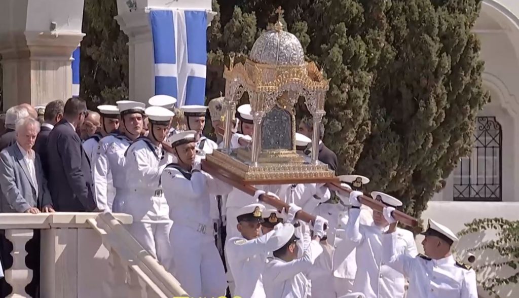 Τήνος: Μηνύματα πίστης, ενότητας και ελπίδας από το λιμάνι της Παναγίας – Παρουσία του Πρωθυπουργού η λιτανεία της Μεγαλόχαρης