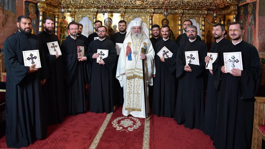 Χειροθεσία 13 νέων πνευματικών από τον Πατριάρχη Ρουμανίας