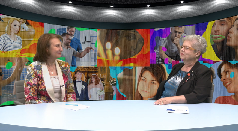 Άκου Φίλε: Η οικογένεια στα πρώτα μαθητικά χρόνια, σήμερα στην pemptousia.tv