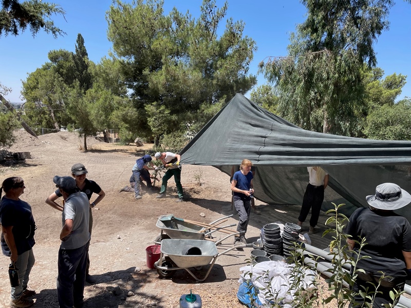 Αντιπροσωπεία Αγιοταφιτών στο Κοιμητήριο της Αγίας Σιών