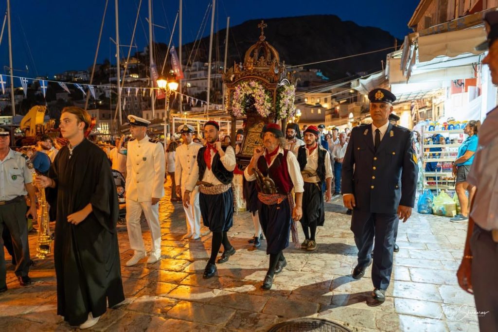Λιτάνευση της Παναγίας Φανερωμένης στην Ύδρα