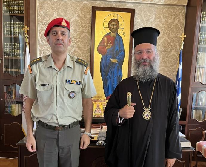 Ο Ανώτατος Διοικητής Φρουράς Ρεθύμνου στον Μητροπολίτη Πρόδρομο