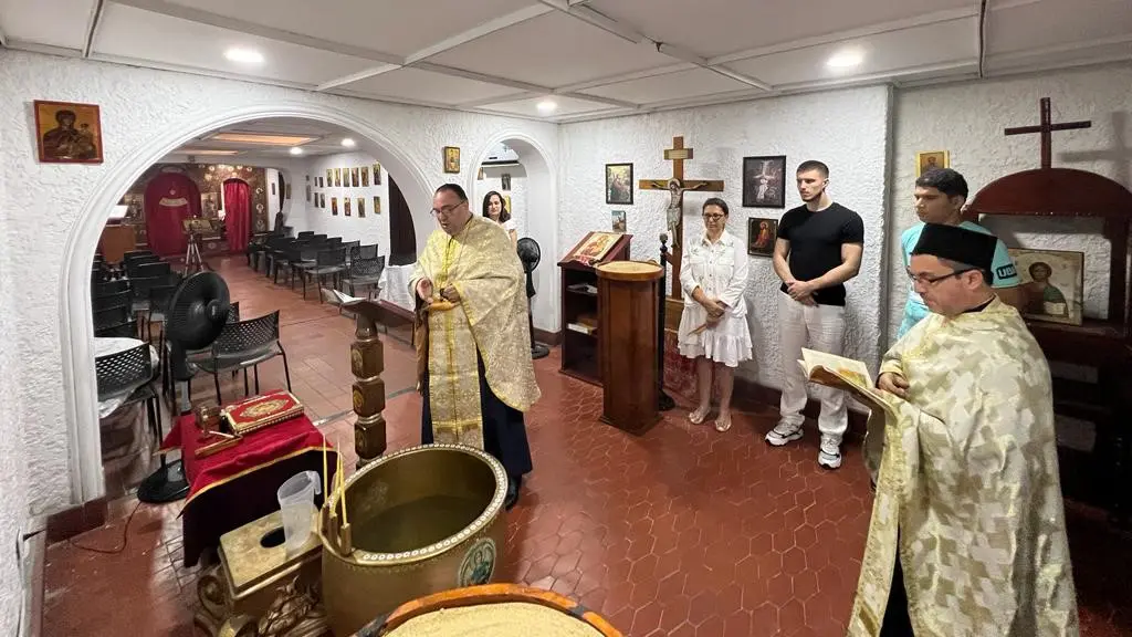 Două botezuri de adulți în noua parohie românească din Columbia