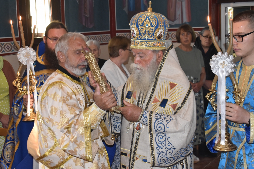 Архиерейски богослужения за празника Рождество Богородично в Ловчанска епархия