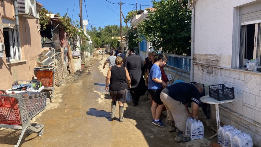 Δωρεάν διανομή -καθημερινά- φαγητού και εμφιαλωμένου νερού από την Μητρόπολη Δημητριάδος στο Νέο Δέλτα
