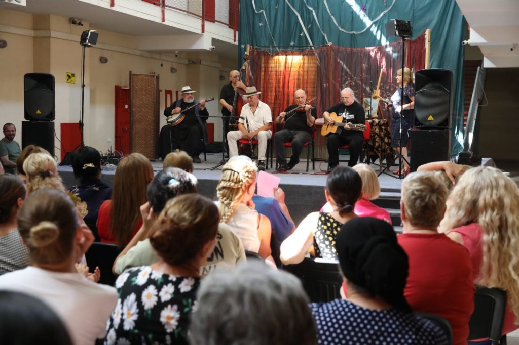 საქართველოს საპატრიარქოს საზოგადოებასთან ურთიერთობის სამსახურის მხარდაჭერით და შემოქმედებითი სტუდია „5+2“-ის ორგანიზებით, No5 დაწესებულებაში სპექტაკლი გაიმართა.