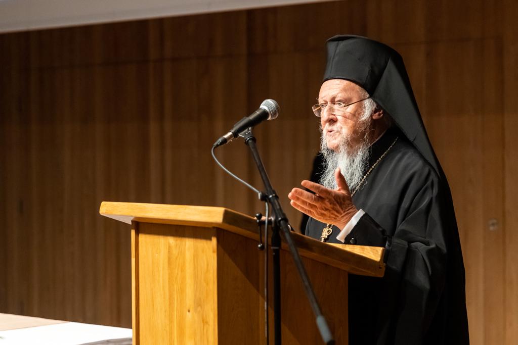 Ζήτησον ειρήνην καὶ δίωξον αυτήν: Φωτορεπορτάζ από την ομιλία του Οικουμενικού Πατριάρχη στην Ουγγαρία