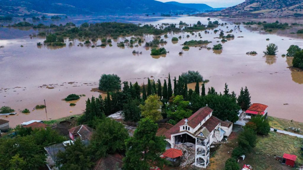 Ιερά Μητρόπολη Χίου: Αποστολή ιματισμού και εμφιαλωμένου νερού στους πλημμυροπαθείς της Θεσσαλίας