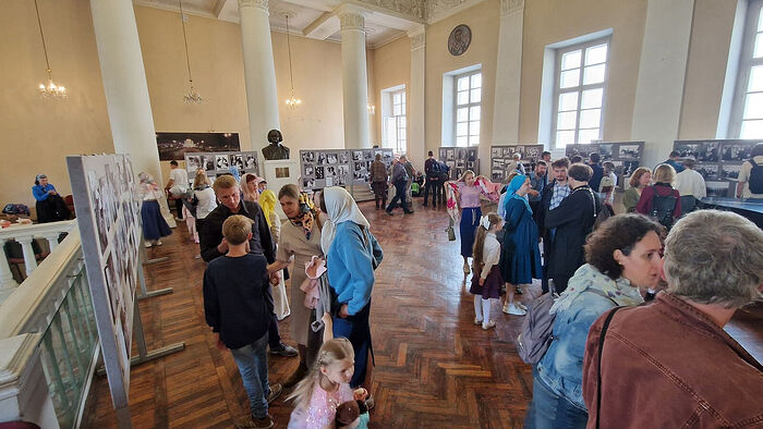 В храме мученицы Татианы при МГУ проходит выставка, посвященная Царской семье