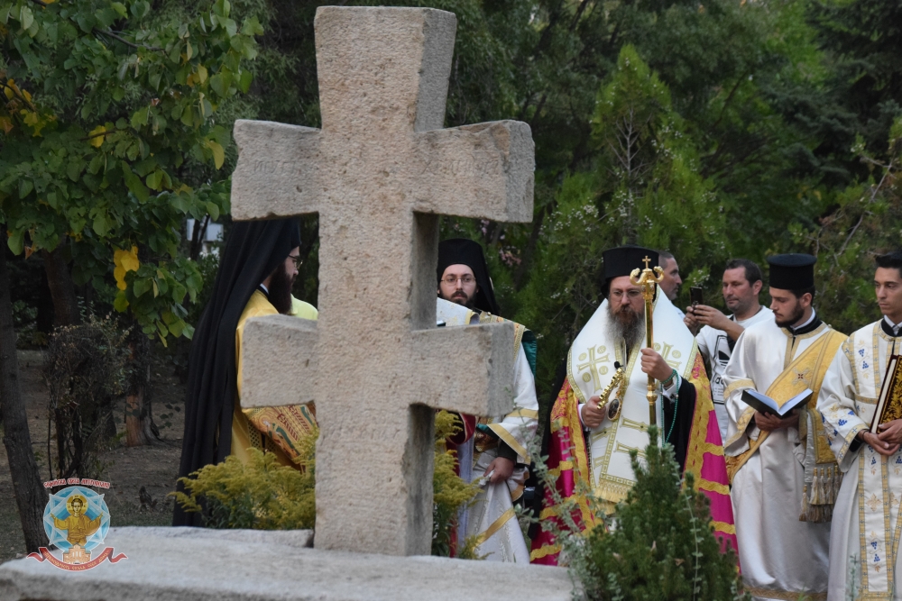 Архиерейска вечерня в София за празника Всемирно въздвижение на Светия и Животворящ Кръст Господен