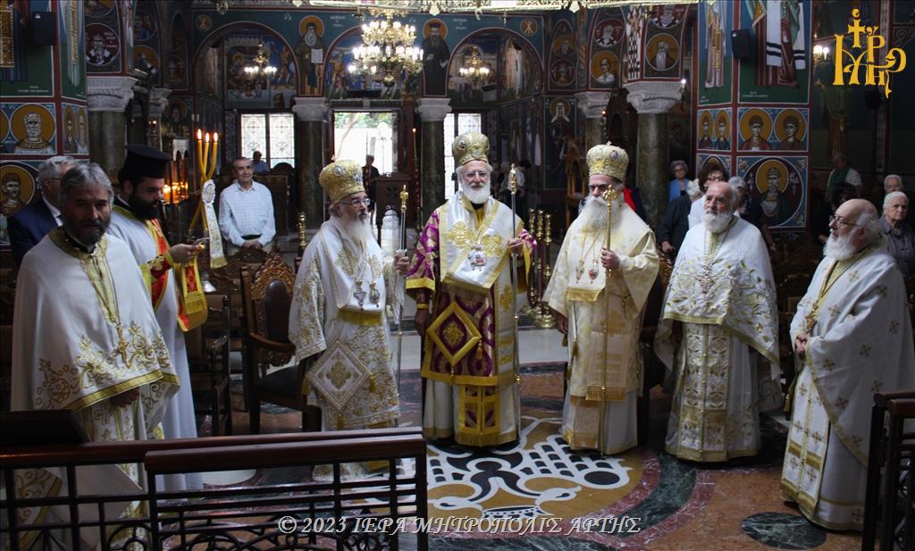 Τρισαρχιερατική Θεία Λειτουργία στην Μητρόπολη Άρτης