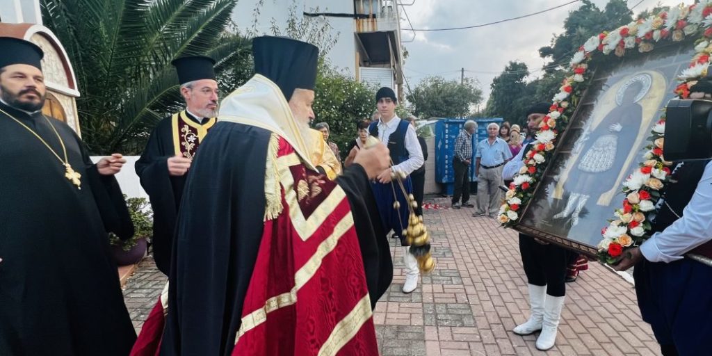 Εκατοντάδες πιστοί στο Γενέσιο της Παναγίας στα Κουνουπιδιανά για την υποδοχή της εικόνας του Αγίου Φανουρίου Ρόδου