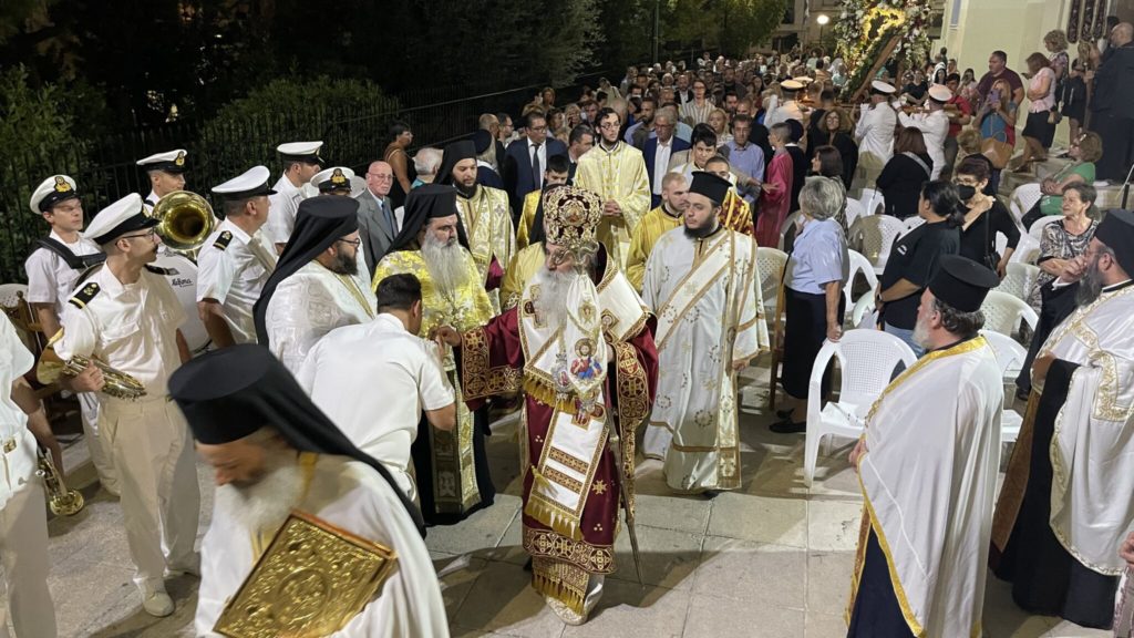 Λαοθάλασσα πιστών στα Μανιάτικα του Πειραιά για την μνήμη των Αγίων Σοφίας, Πίστεως, Ελπίδος και Αγάπης