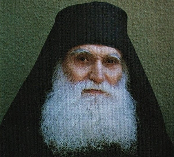 Όσιος Εφραίμ Κατουνακιώτης: Ο άνθρωπος, όταν προσεύχεται στο Θεό, απορροφά, τρόπον τινά, τις ιδιότητες Του