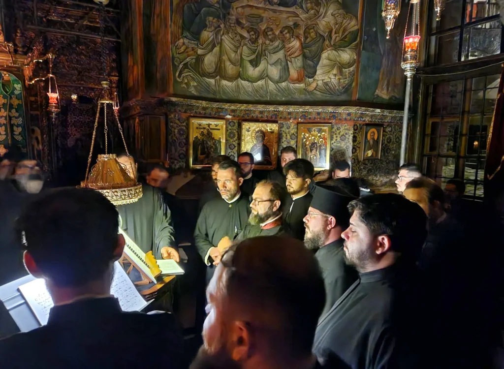 De Ziua Crucii, Tronos a cântat la strana Mănăstirii Vatoped