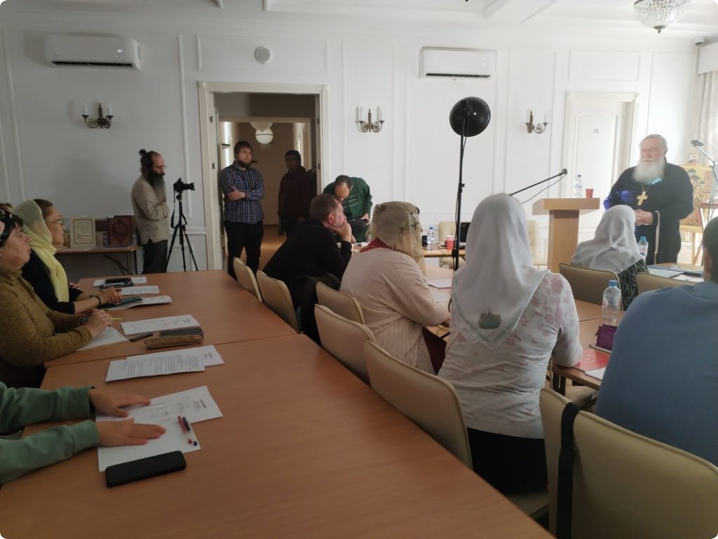 Состоялось открытие учебного семинара по знаменному пению