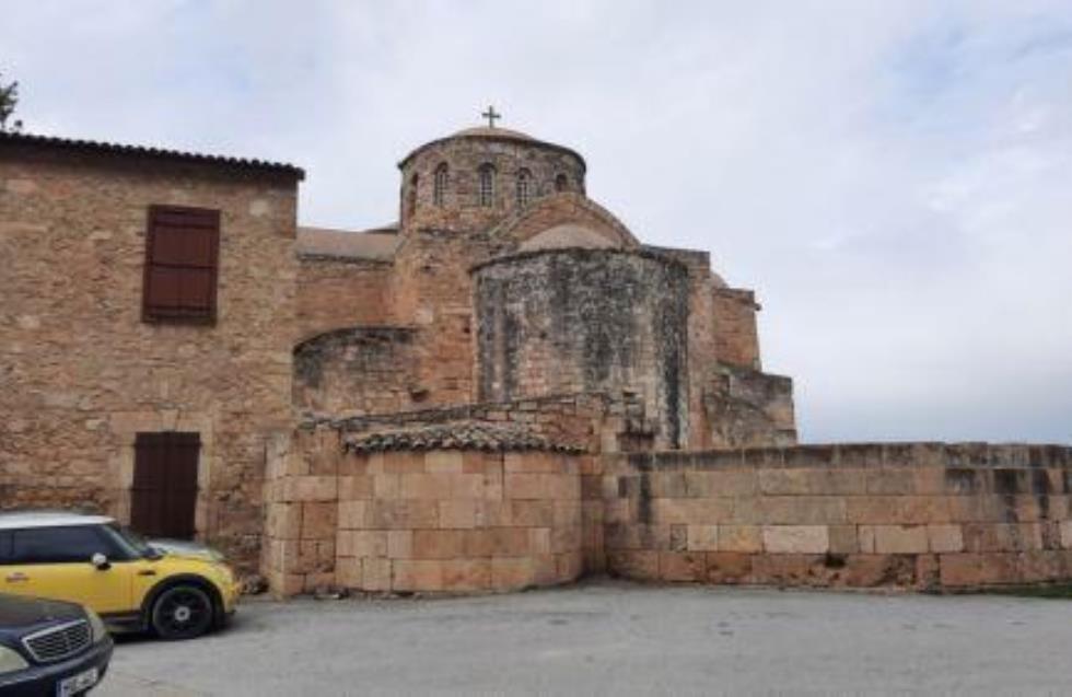 Θεία Λειτουργία στο μοναστήρι του Απόστολου Βαρνάβα στην αρχαία Σαλαμίνα