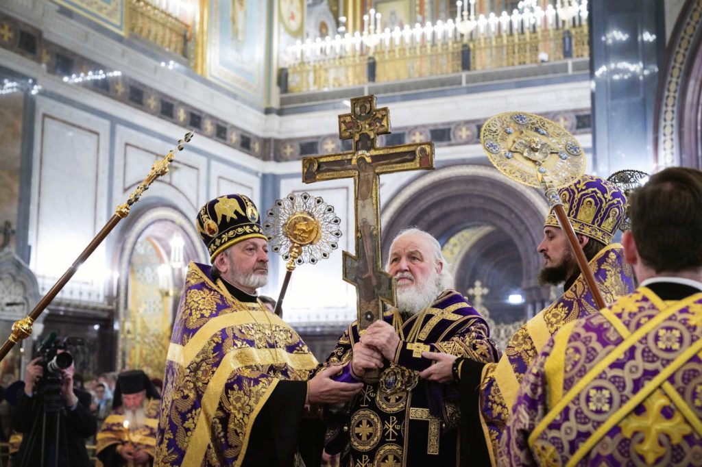 В канун праздника Воздвижения Креста Господня Святейший Патриарх Кирилл совершил всенощное бдение в Храме Христа Спасителя