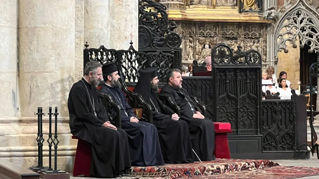 Biserica Romano-Catolică a oferit un fragment din moaștele Sf. Tecla comunității ortodoxe române din Sabadell, Spania