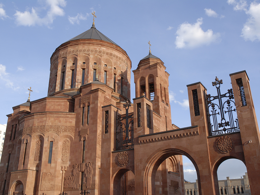 Председатель ОВЦС принял участие в праздновании десятилетия освящения армянского храмового комплекса в Москве
