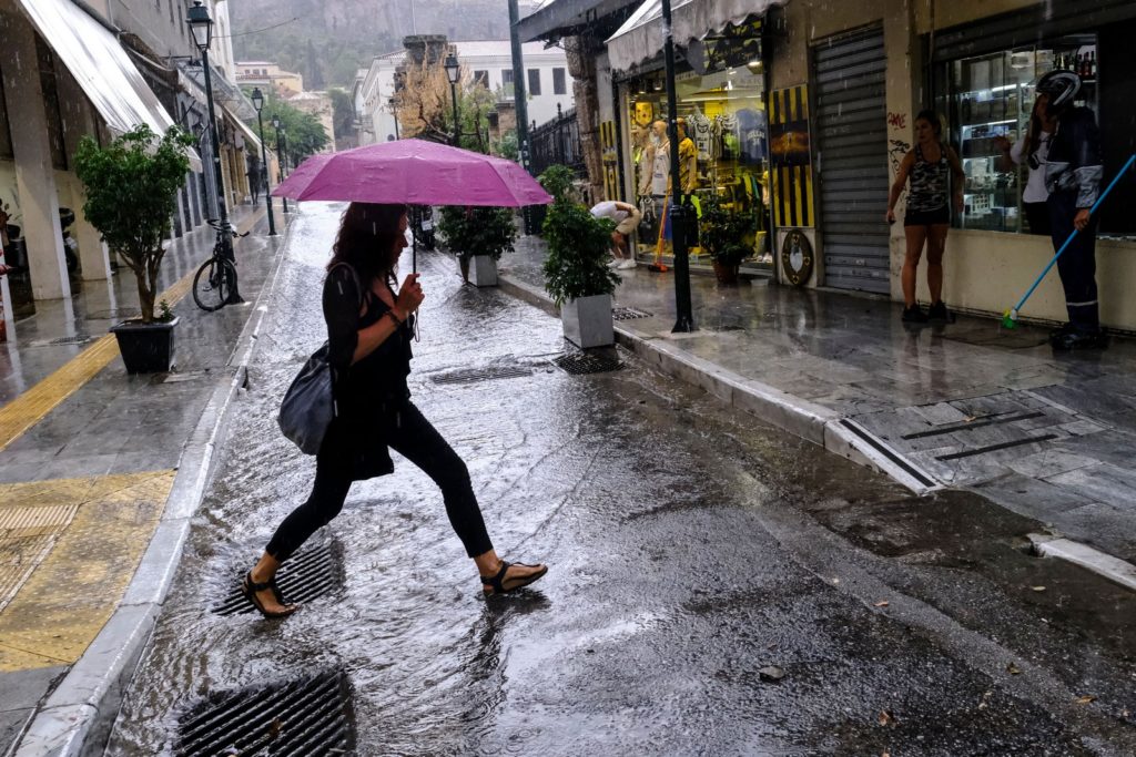 Τριήμερο με βροχές και καταιγίδες στη Θεσσαλία – Συναγερμός στην Πολιτική Προστασία