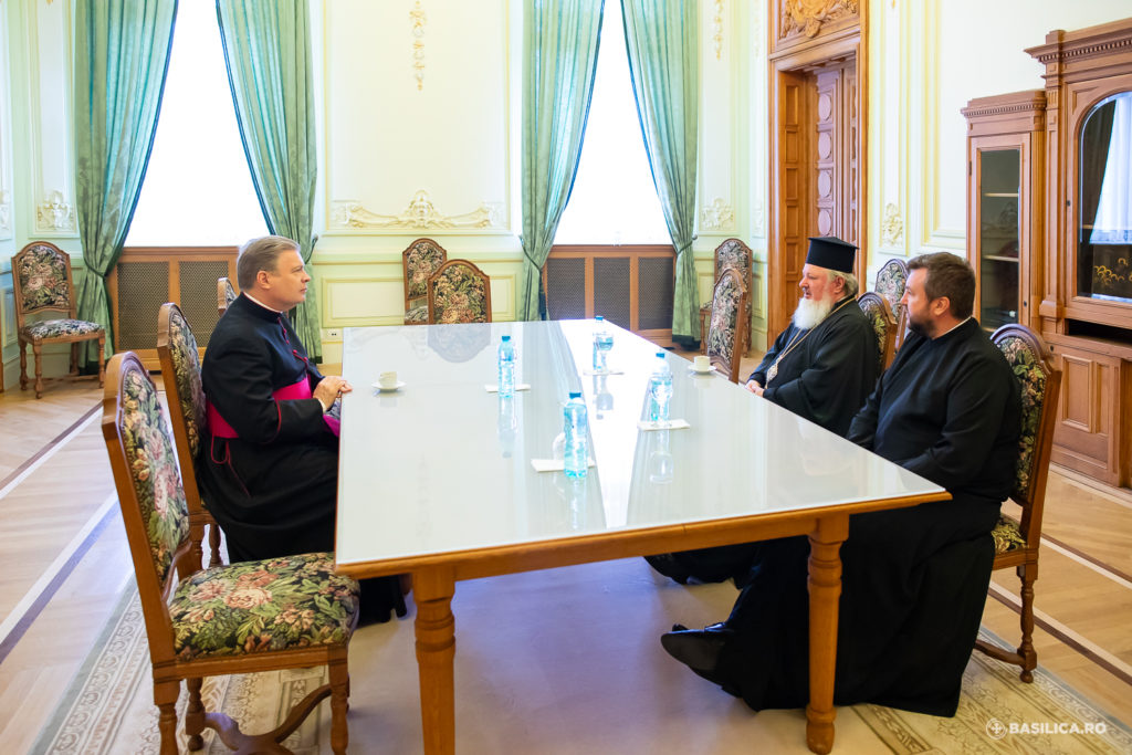 Reprezentantul Nunțiaturii Apostolice din București în vizită de curtoazie la Patriarhia Română