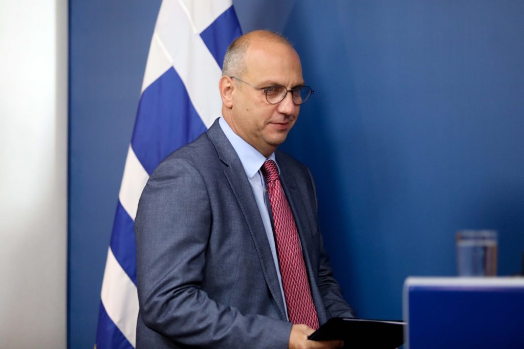 Ο Γιάννης Οικονόμου για τη σύνδεση των νέων ταυτοτήτων με την Ορθοδοξία