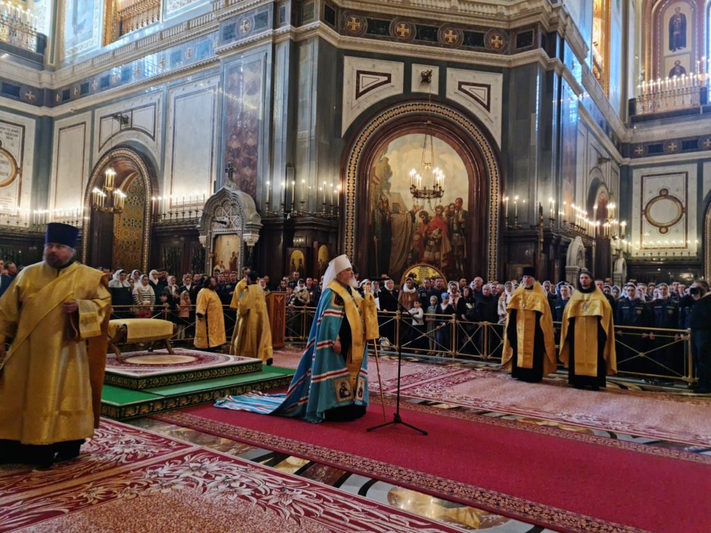 Председатель Синодального отдела по взаимодействию с Вооруженными силами возглавил молебен перед иконой Божией Матери «Неопалимая Купина» в Храме Христа Спасителя в Москве