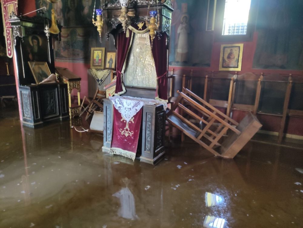 Το μέγεθος της καταστροφής στον πλημμυρισμένο Ναό Αγίου Αθανασίου Κουλουρίου