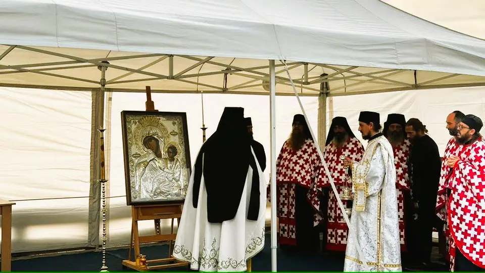 Primul hram la Schitul „Sf. Neagoe Vodă Basarab” din Vlădești, Argeș: A fost adusă Icoana Paramythia