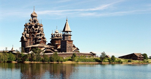 Масштабная реставрация началась в Покровской церкви на острове Кижи