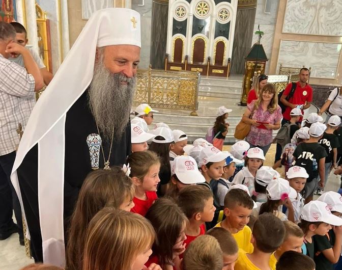 120 παιδιά υποδέχθηκαν τον Πατριάρχη Σερβίας στον Άγιο Σάββα στο Βράτσαρ