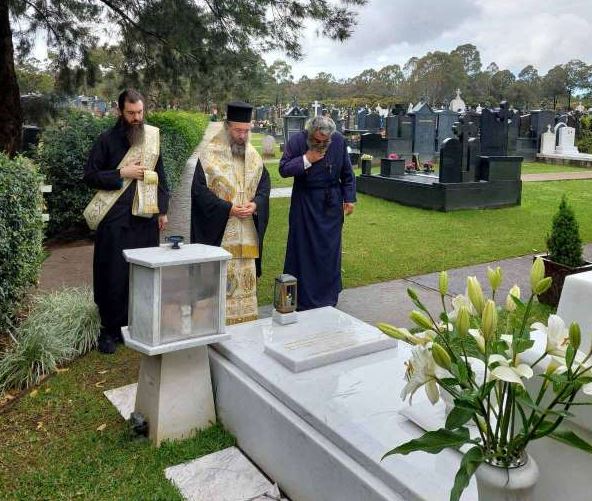 Τρισάγιο στον τάφο του Μακαριστού Αρχιεπισκόπου Αυστραλίας κυρού Στυλιανού από τον Μητροπολίτη Ρεθύμνης