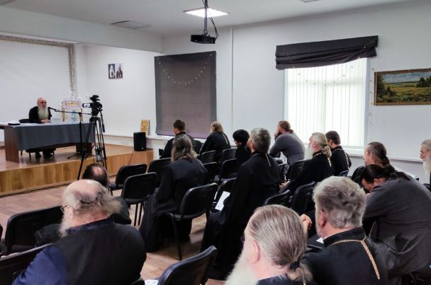 Епископ Мефодий провел в Курганской епархии семинар о помощи наркозависимым