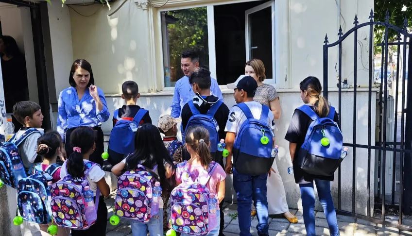 Ρουμανία: Σχολικά είδη σε παιδιά από ευάλωτες οικογένειες