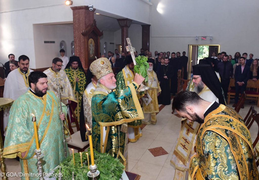 Αρχιεπίσκοπος Αμερικής: “Η Θεολογική Σχολή του Τιμίου Σταυρού είναι το φυτώριο των μελλοντικών κληρικών μας”