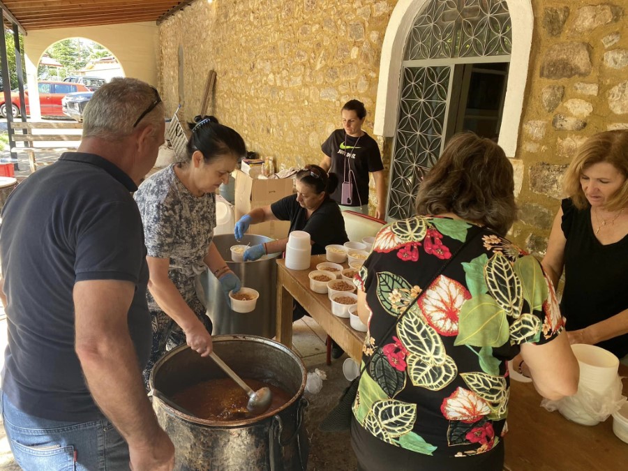 Μητρόπολη Θεσσαλιώτιδος: 2000 και πλέον μερίδες φαγητό καθημερινά για τους πλημμυροπαθείς