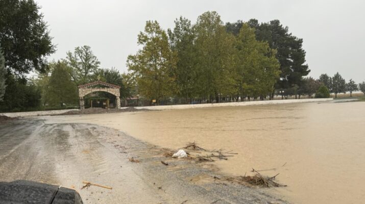 Ο Μητροπολίτης Λαρίσης σε Αρμένιο και Σωτήριο που δέχονται εκ νέου μεγάλο όγκο νερού