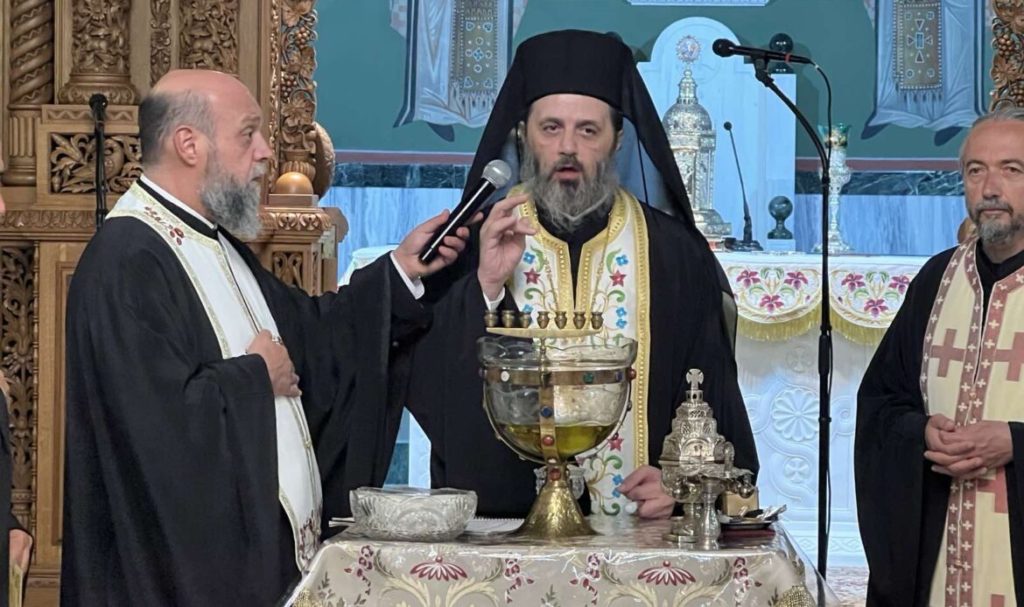 Βύρωνας: Πλήθος πιστών στην Παναγία την Παρηγορήτρια