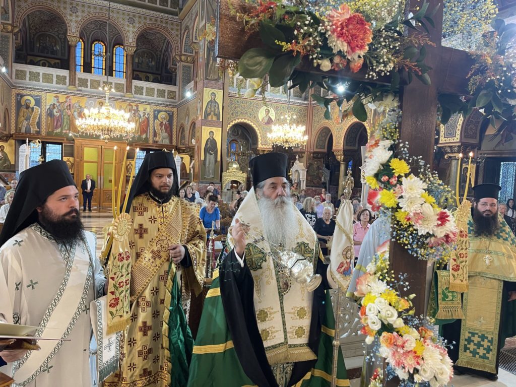 Οι Χαιρετισμοί του Τιμίου Σταυρού στον Καθεδρικό Ιερό Ναό Αγίας Τριάδος Πειραιώς