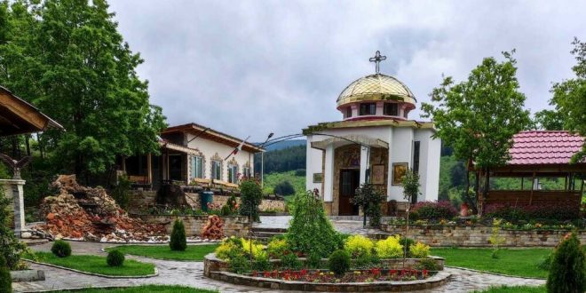 С труда и даренията на много хора е изграден нов параклис над гърменското село Дъбница