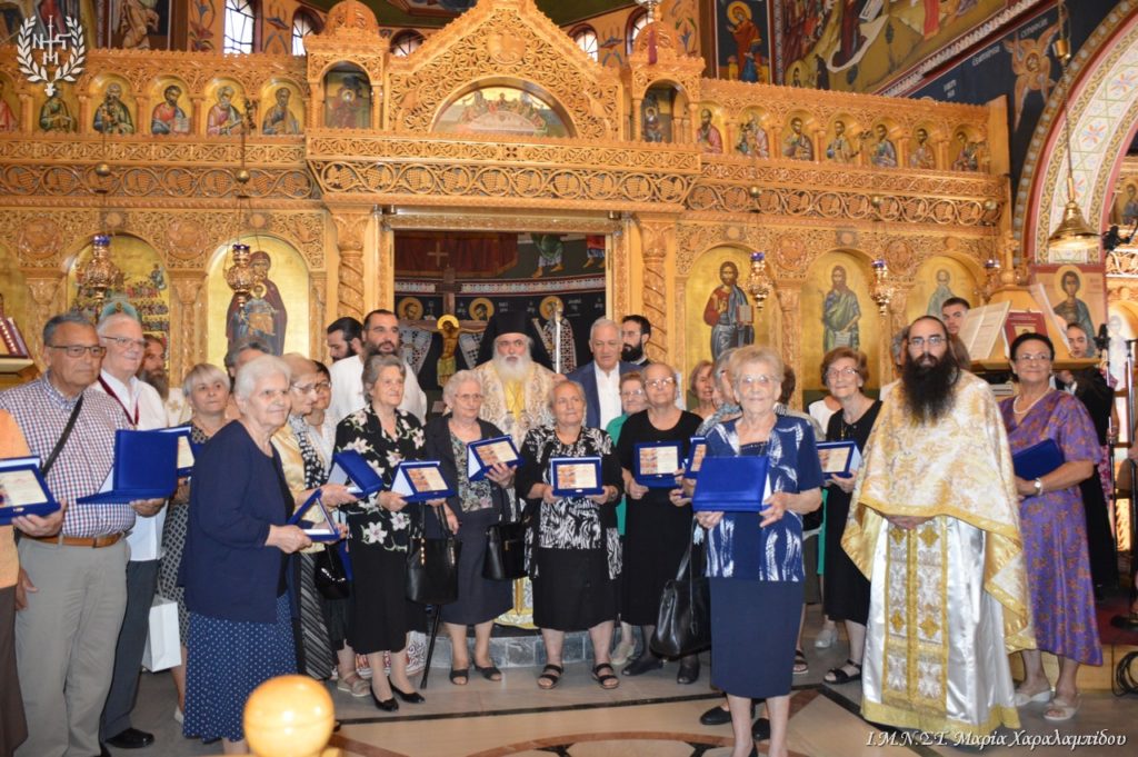 Τιμήθηκε η “Κυρία της Ξηροκρήνης” – Βράβευση 24 κυριών της Ενορίας από τον Μητροπολίτη Νεαπόλεως